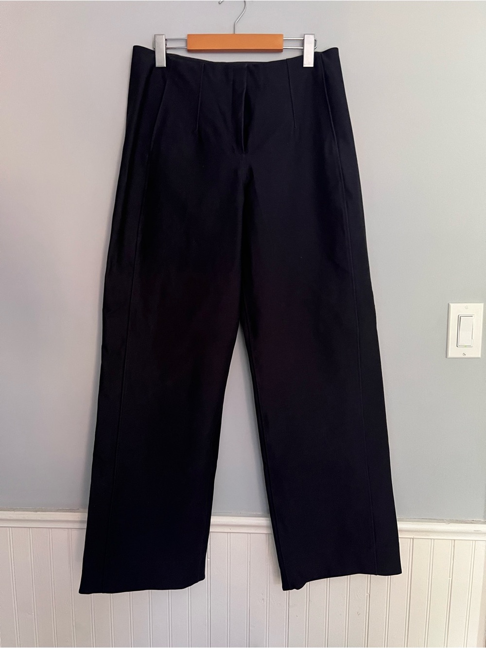 Lululemon Utilitech Relaxed-Fit Mid-Rise Trouser
Black Night Size 10 - Picture 2 of 9